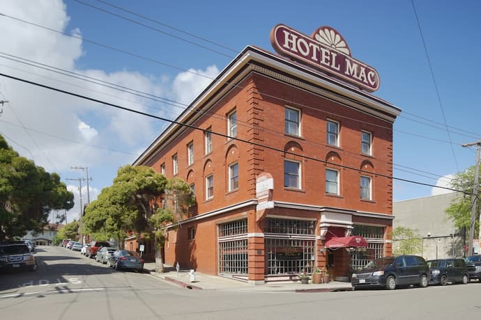 Hotel Mac, Primary image