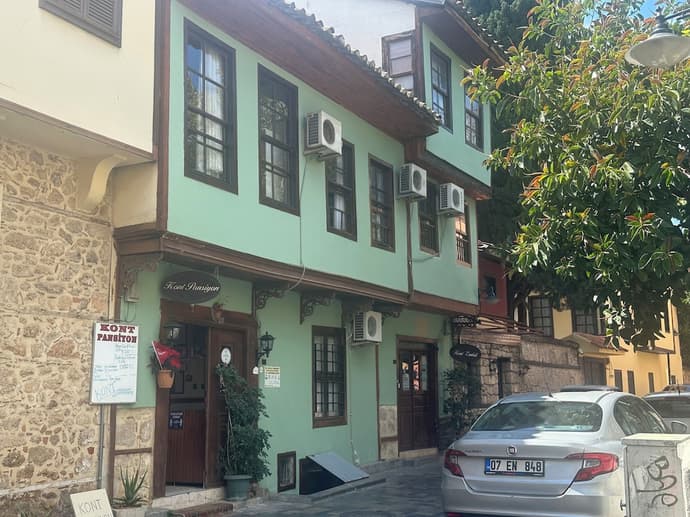 Kont Pansiyon, Primary image