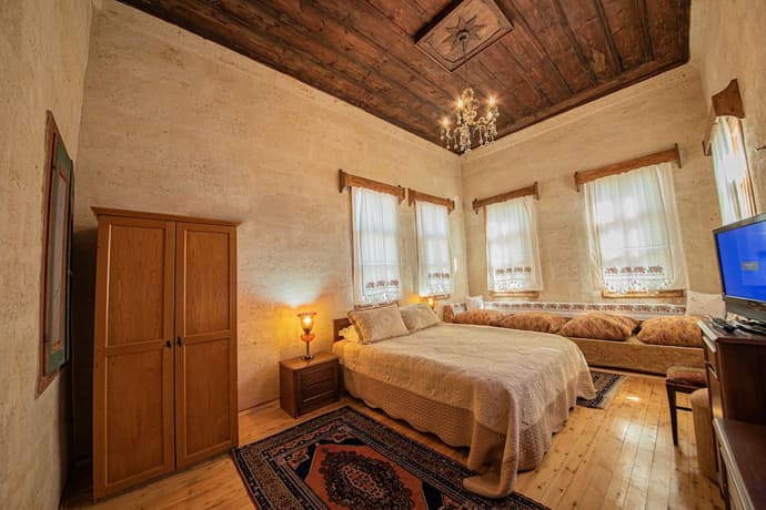 Upper Greek House, Primary image