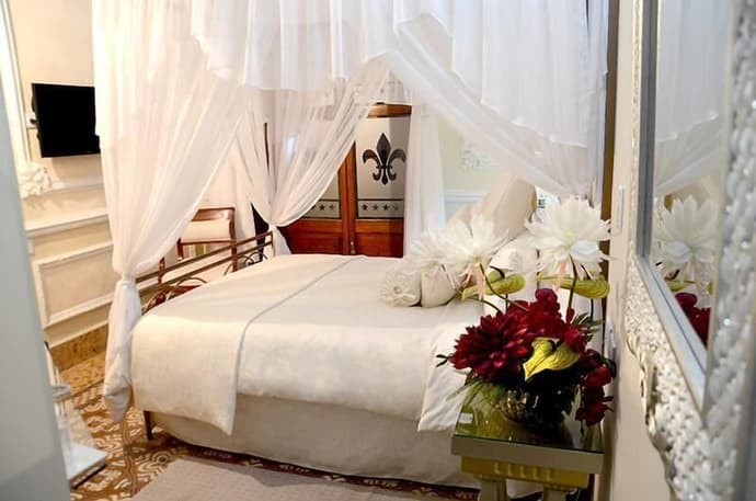 Hotel Elena, Primary image