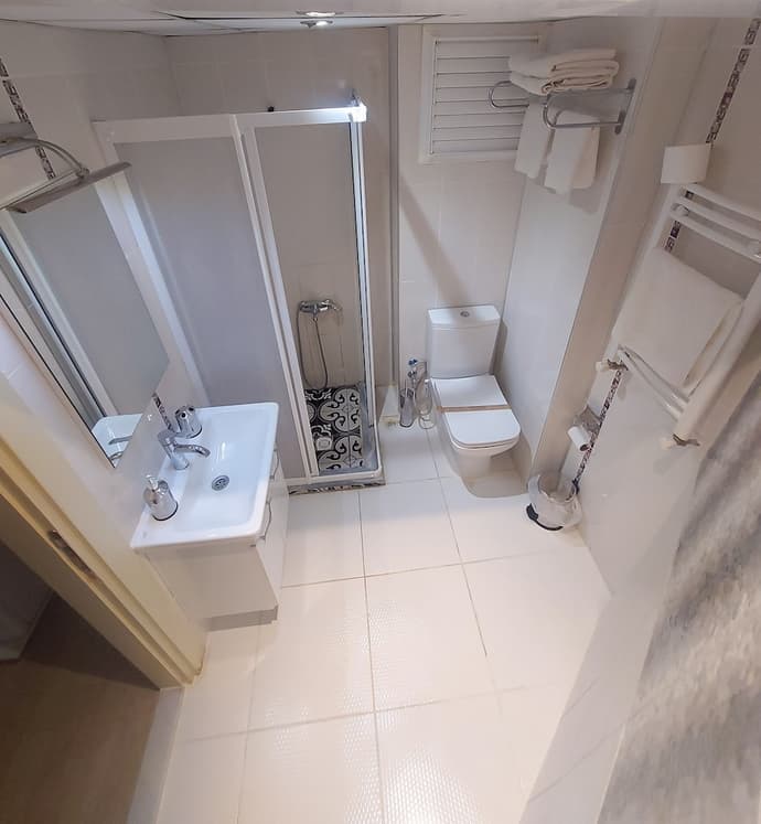 Udi Hotel, Primary image