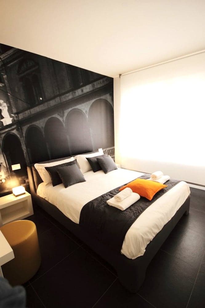 DiMoras House, Primary image