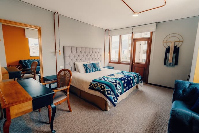 Socialtel Quito, Primary image