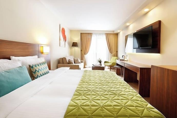 The White Orient Hotel, Primary image