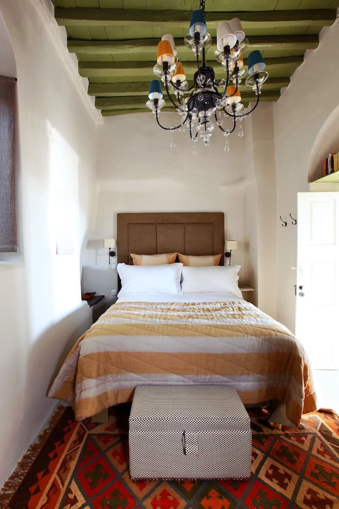 Tinos E Houses, Room