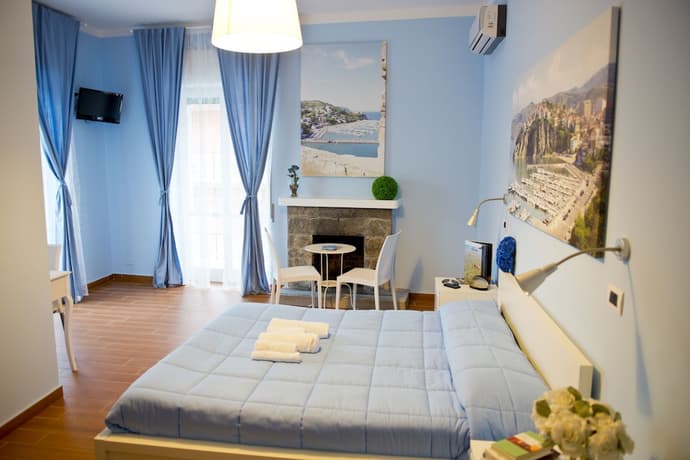 I Delfini, Primary image