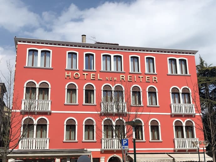 New Reiter Hotel, Primary image