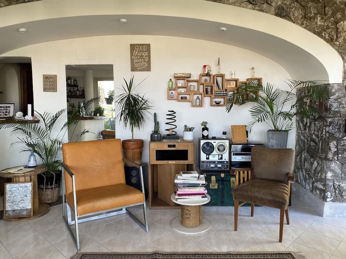 Black Market Hotel, Primary image