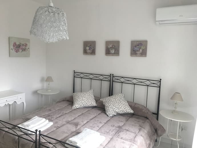 La Bouganville, Primary image