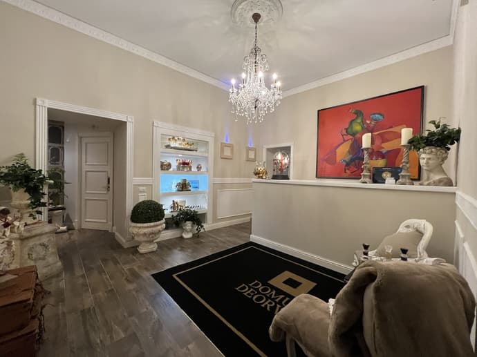 Domus Deorum Deluxe, Primary image