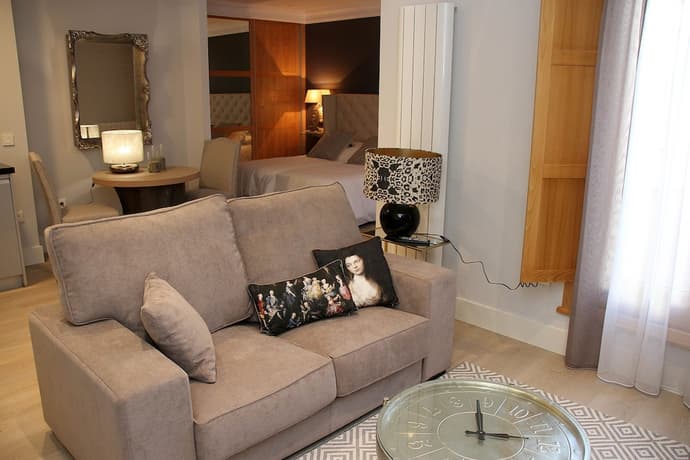 Principia Suites, Primary image