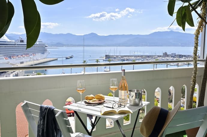 Hotel du Golfe, Primary image