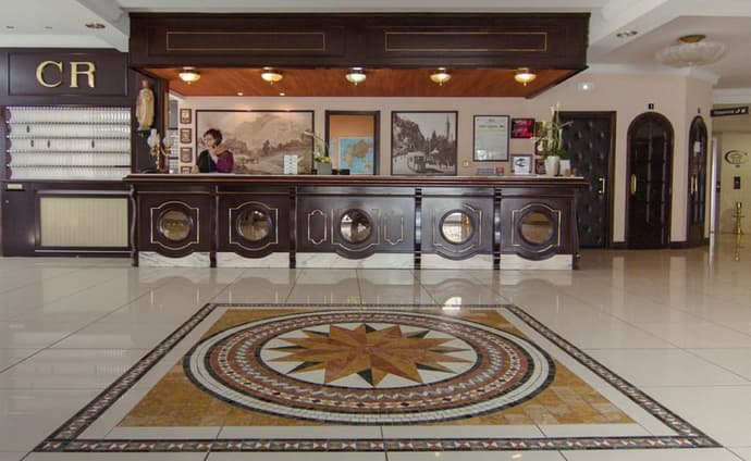 Hotel Christ Roi, Interior entrance