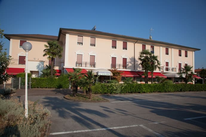 Hotel Master, Primary image