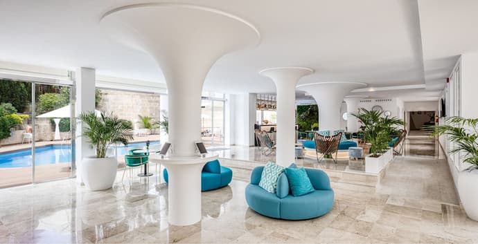 Hotel Tora, Primary image