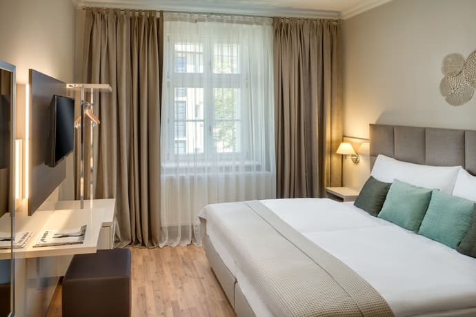 Louren Apartments, Room