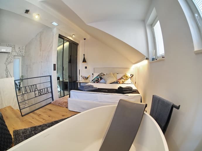 La Vita e Bella II, Primary image