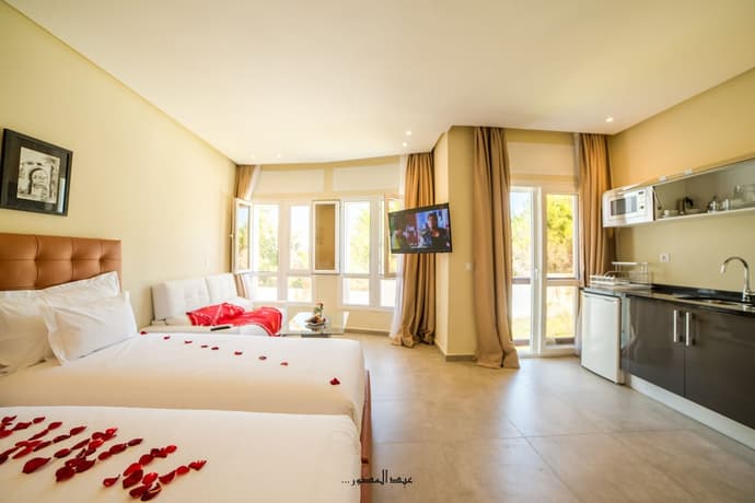 Mnar Park, Primary image