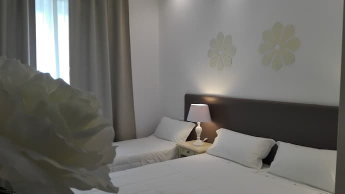 FLOS Guest House, Room