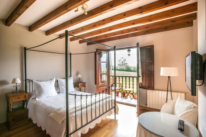 Posada Lunada, Primary image