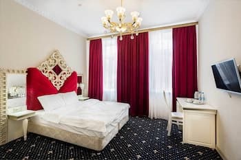 Hotel Neapol, Primary image