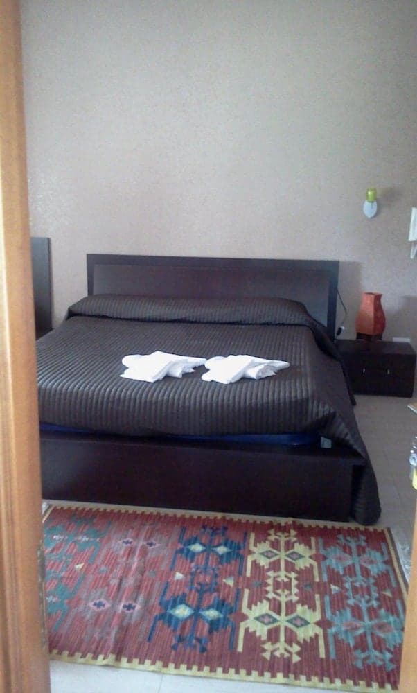 Olympus B&B, Primary image