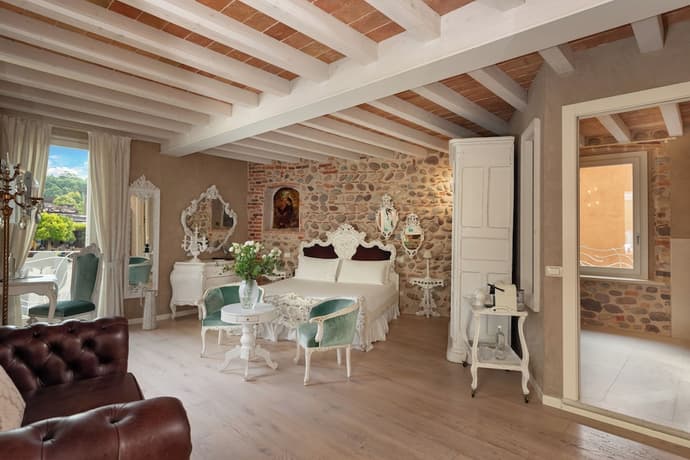 Regia Rosetta, Primary image