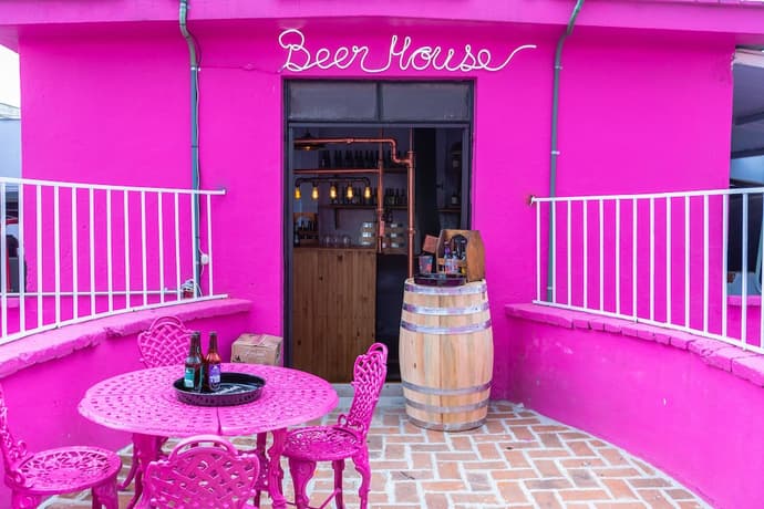 Mala Vecindad Beer Hotel, Primary image