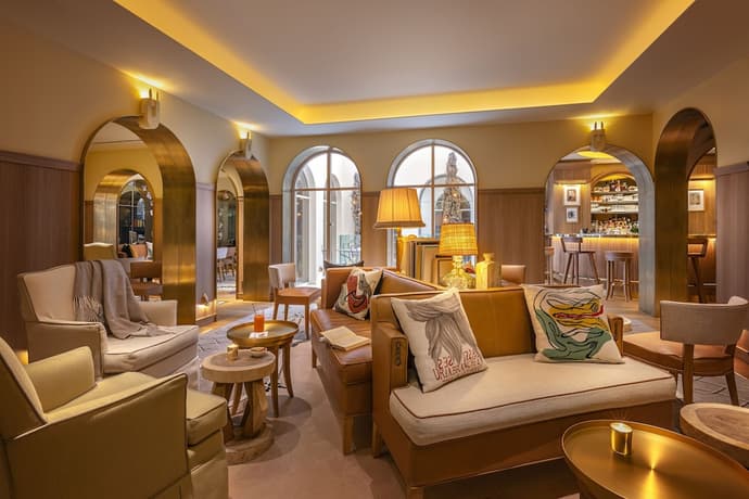 9Confidentiel, Primary image