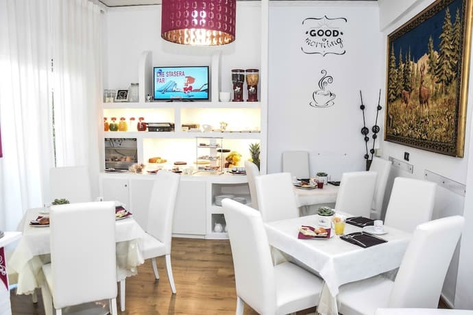 Hotel Kennedy, Primary image