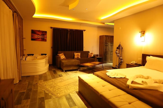 El Nazar Stone Suite, Primary image