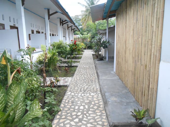 Sari Laut, Primary image