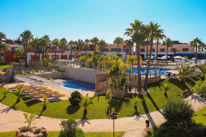 Vitors Village, Primary image