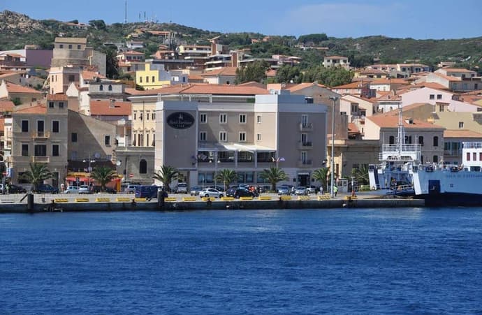 Hotel Excelsior, Primary image