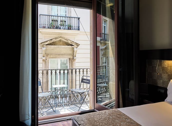 Catalonia Port, Primary image