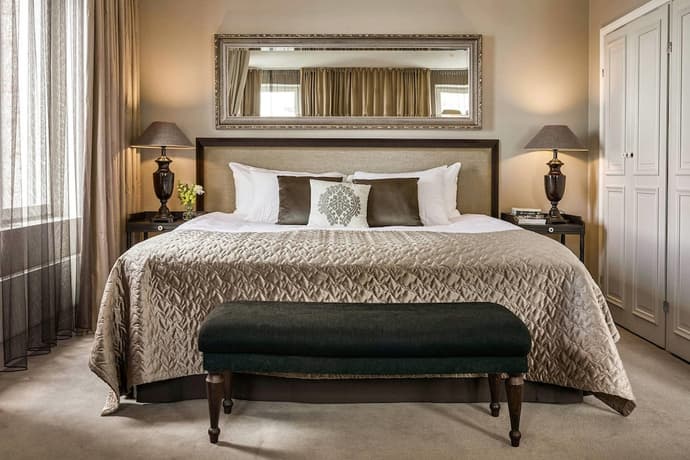 Hotel Haven, Primary image