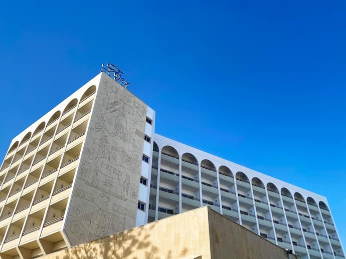 Ajax Hotel, Primary image