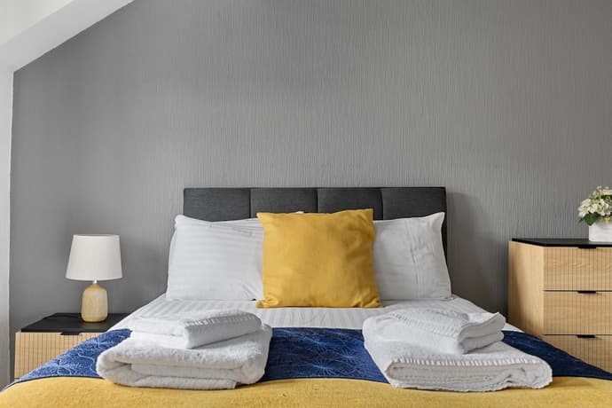 Imperial Plymouth, Primary image