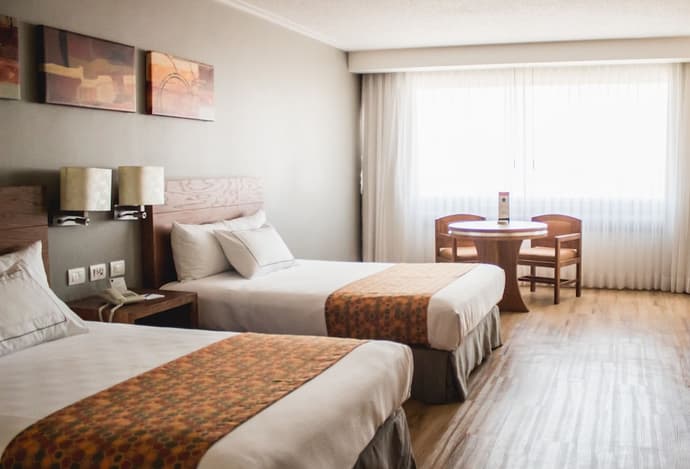 Hotel Mirage, Primary image