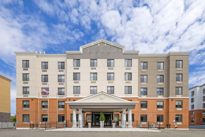 Country Inn & Suites by Radisson, Staten Island, Primary image