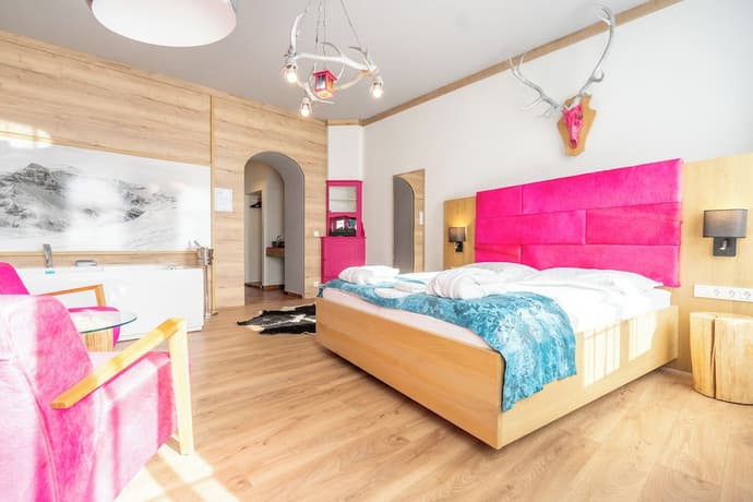 Hotel Urania, Primary image