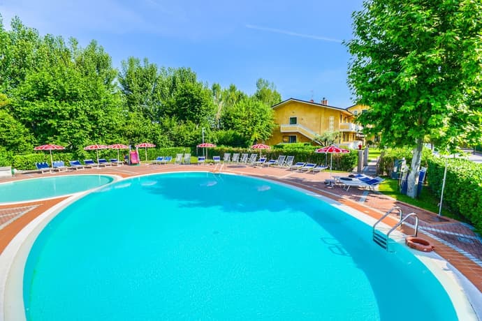 Hotel Riel, Primary image