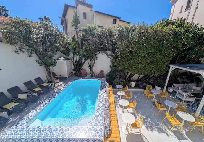 Hotel Mademoiselle, Primary image