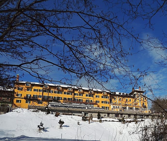 Grand Hotel Astoria, Primary image