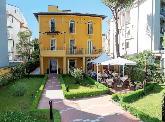 Hotel Alibì, Primary image