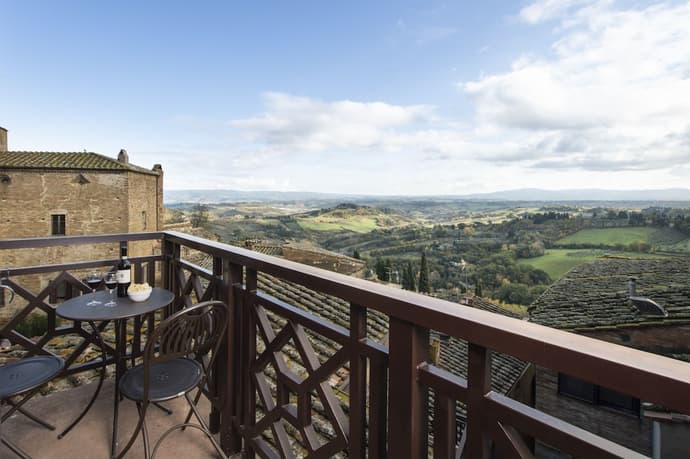 La Cisterna, Primary image