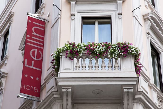 Hotel Fellini, Primary image