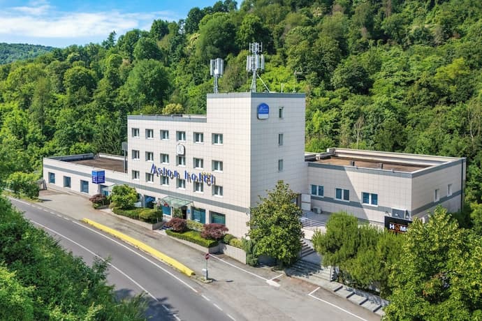 Aston Hotel, Primary image