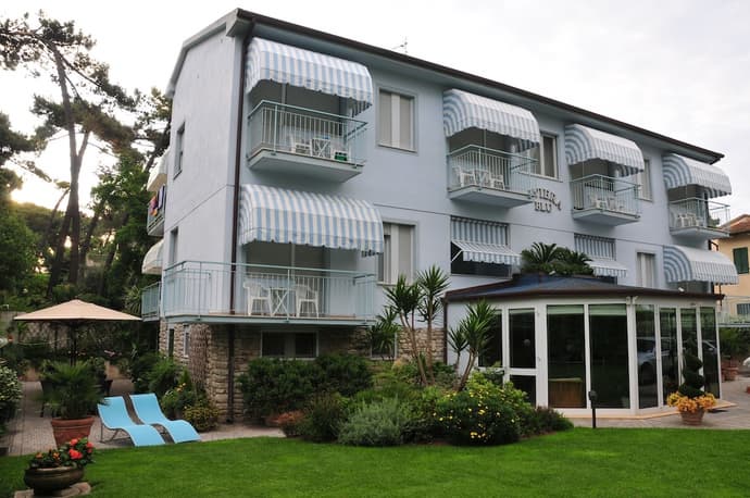 Riviera Blu, Primary image