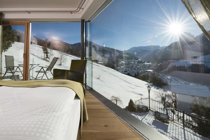 Grien, Primary image